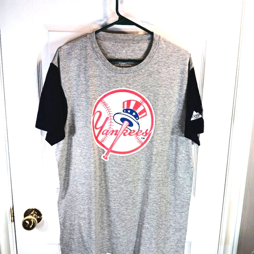 NWOT MLB Yankees Men's T-shirt Grey Crewneck Cotton Baseball Tee Size L